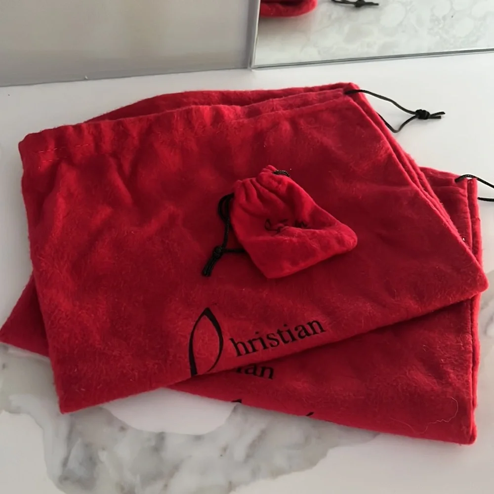 Louboutin - Picture 4 of 4